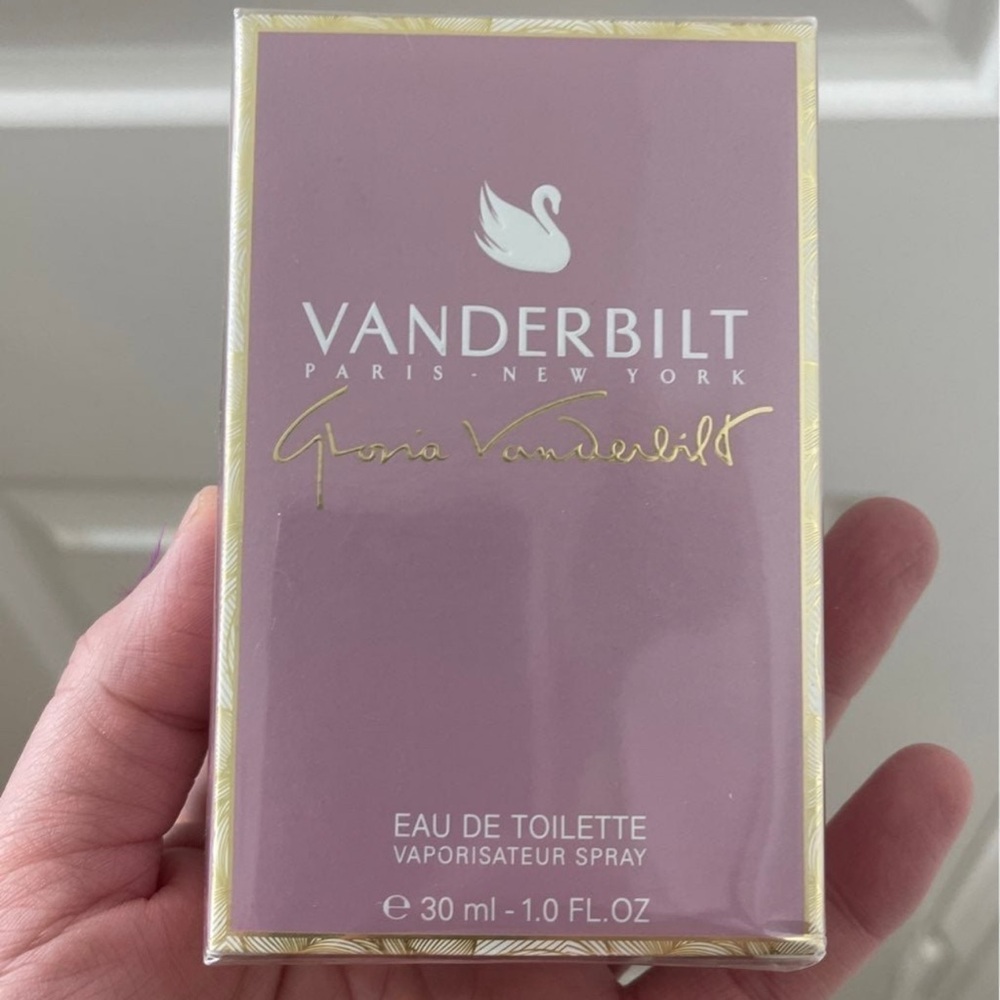Gloria Vanderbilt Purple Eau de Toilette Box